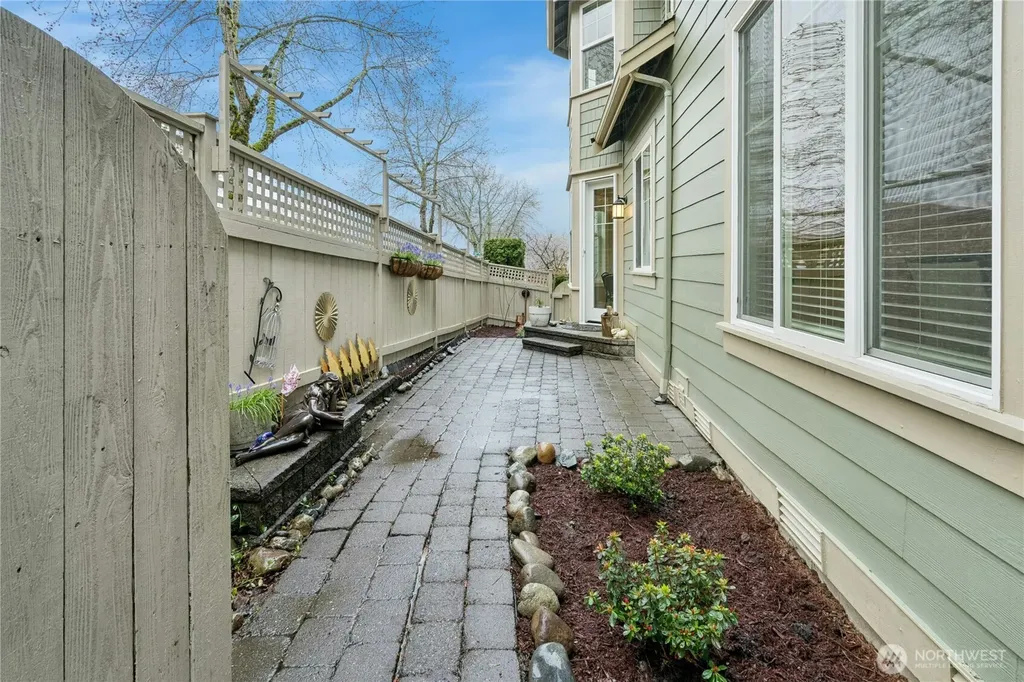 2411 30th Avenue NE Issaquah WA 98029