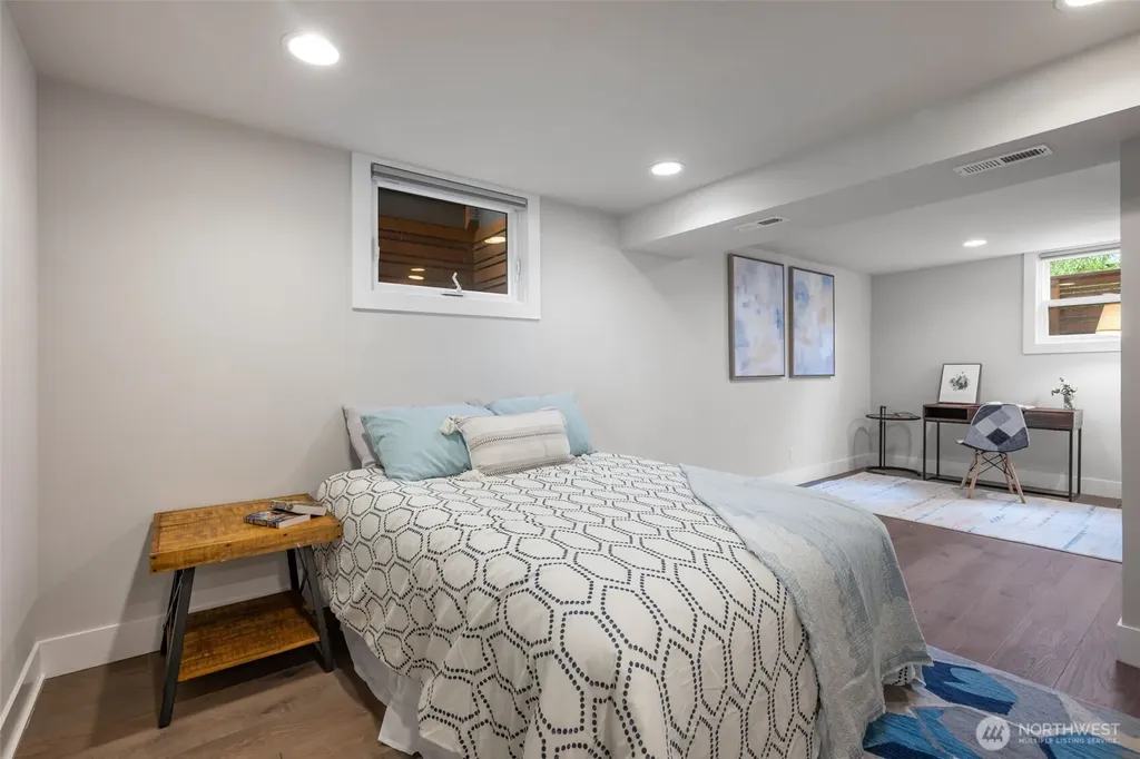 3258 14th Avenue W Seattle WA 98119