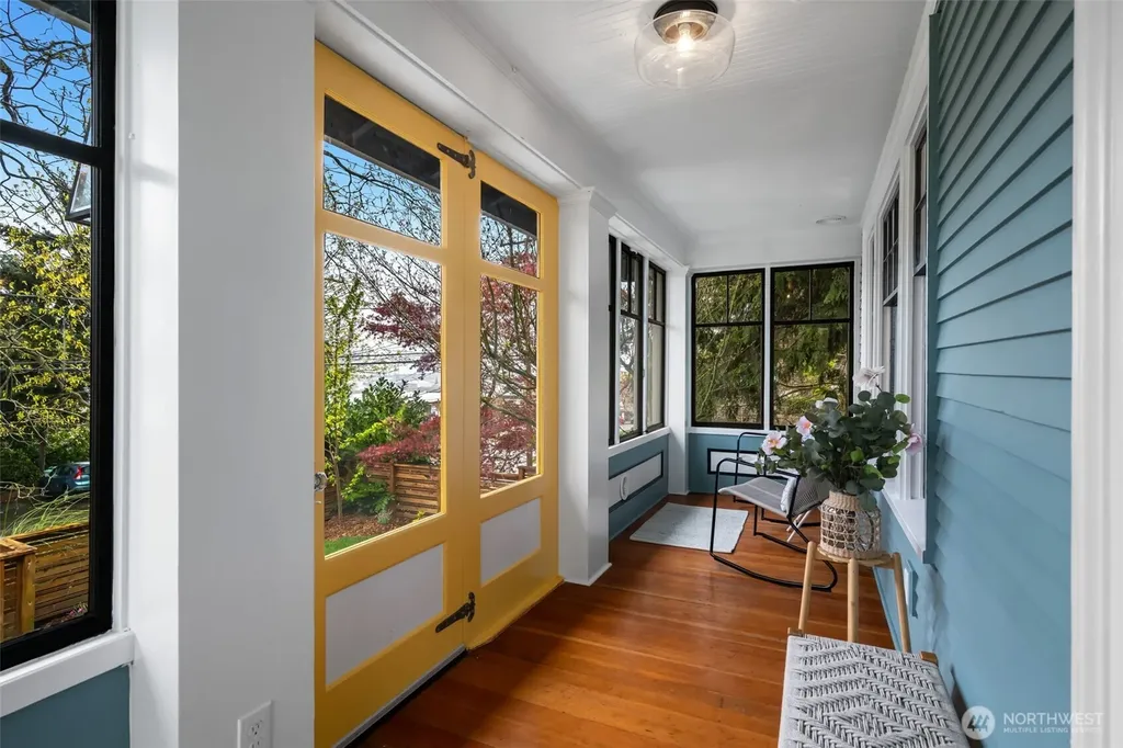 3258 14th Avenue W Seattle WA 98119