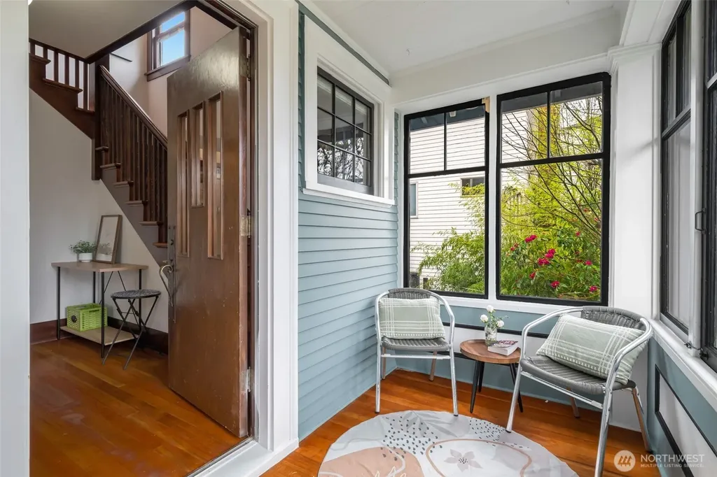3258 14th Avenue W Seattle WA 98119