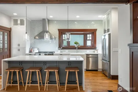 3258 14th Avenue W Seattle WA 98119