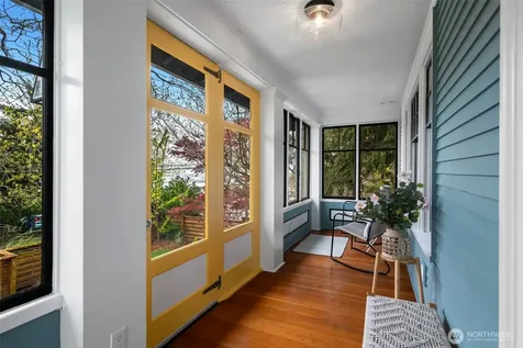 3258 14th Avenue W Seattle WA 98119