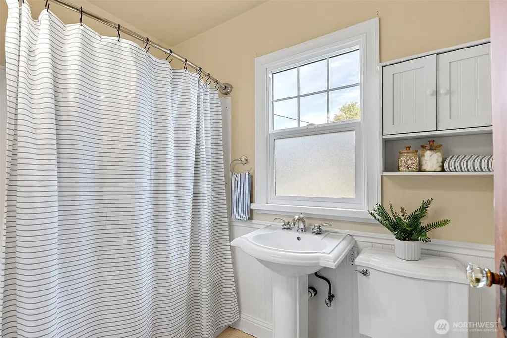 6924 NW Herried Road Silverdale WA 98383