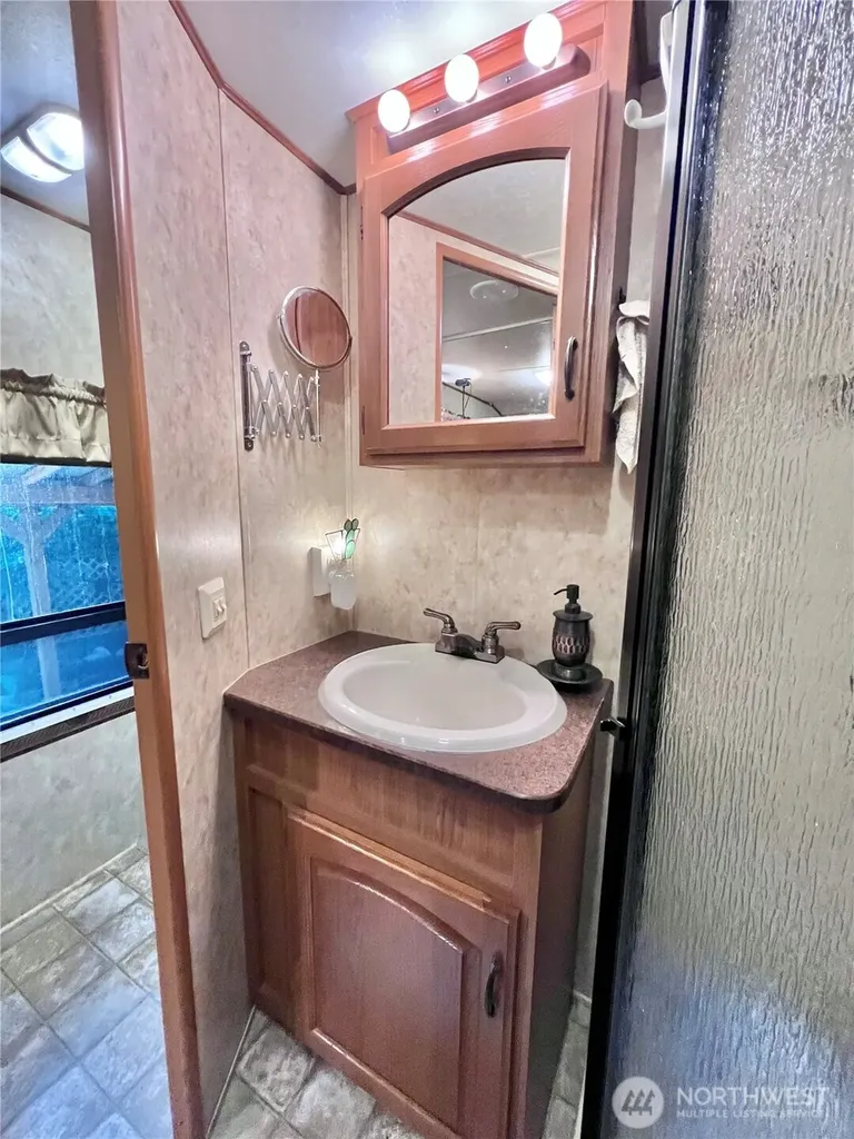240 Shinn Canyon Drive Deming WA 98244