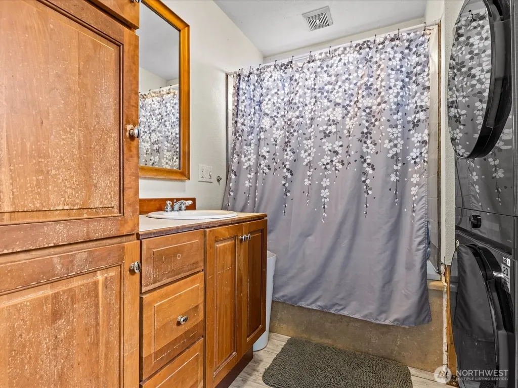6807 Commercial Avenue Everett WA 98203