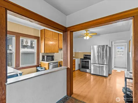 6807 Commercial Avenue Everett WA 98203