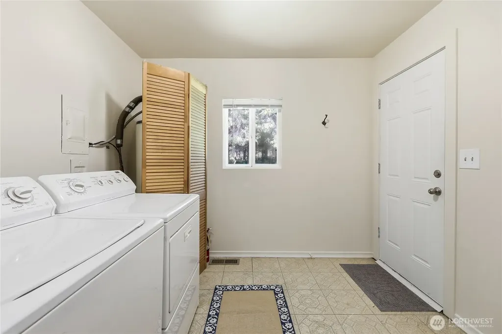 23975 South Kingston NE Kingston WA 98346