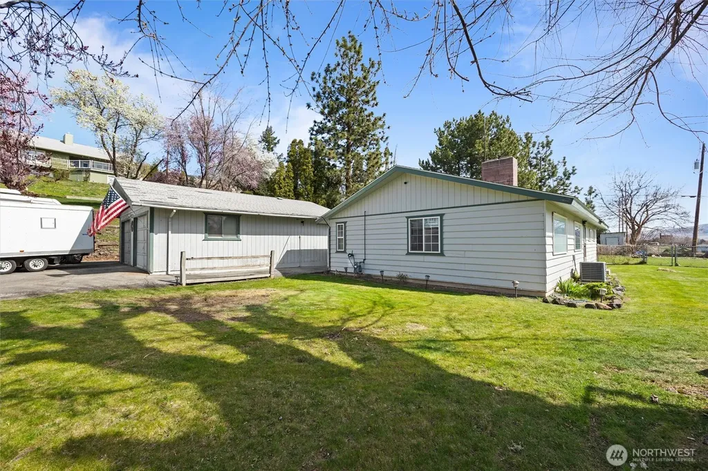 705 N 12th Street Selah WA 98942