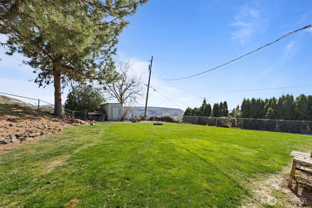 705 N 12th Street Selah WA 98942