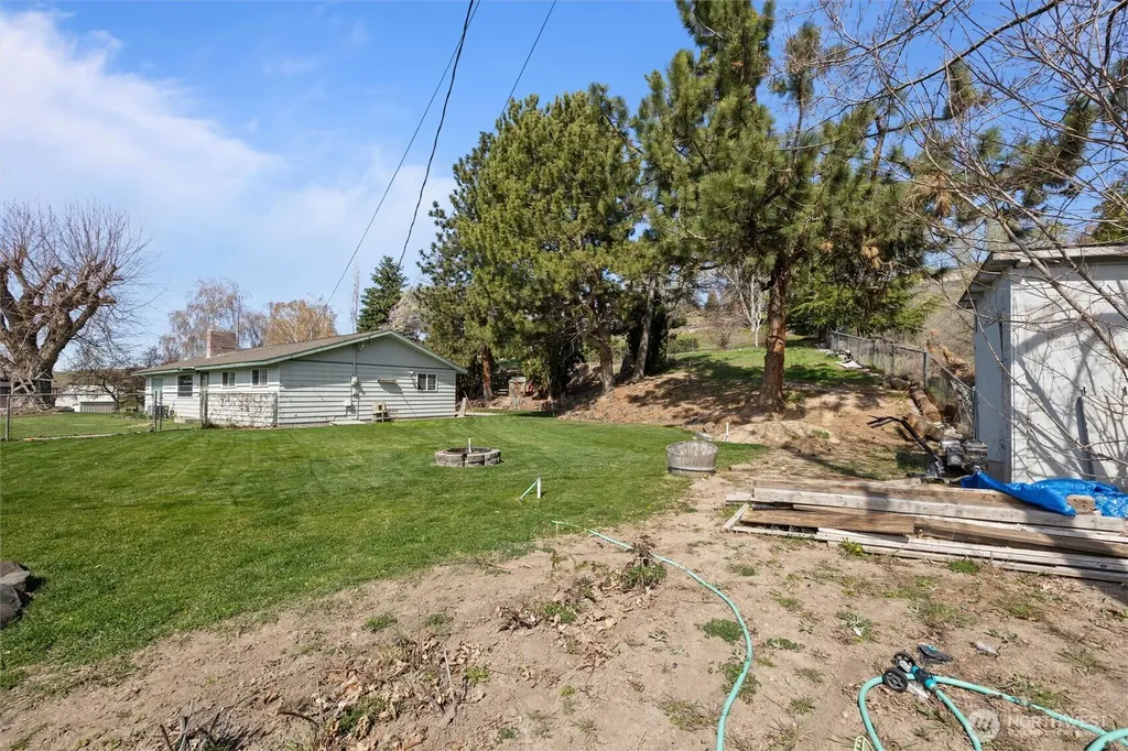 705 N 12th Street Selah WA 98942