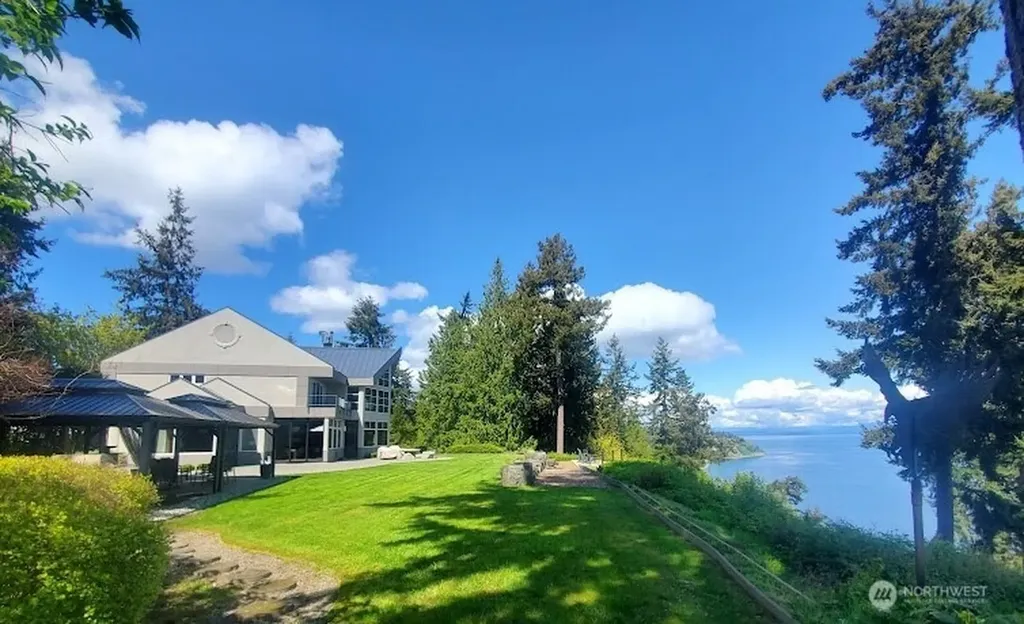 8045 Possession Road Clinton WA 98236