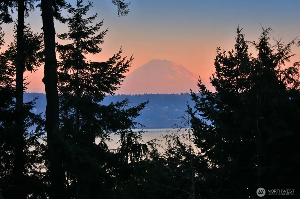 8045 Possession Road Clinton WA 98236