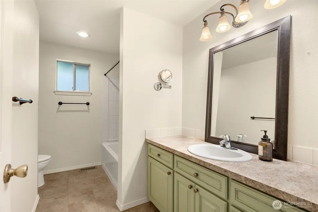 3915 38th Avenue NW Gig Harbor WA 98335