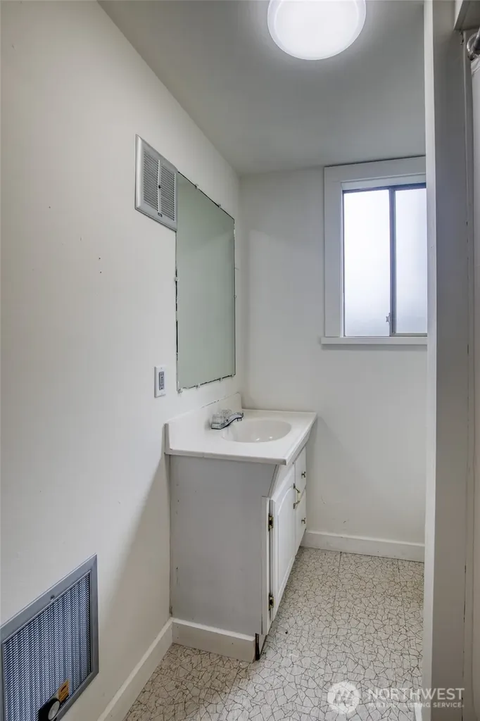 810 Magellan Avenue NE Ocean Shores WA 98569