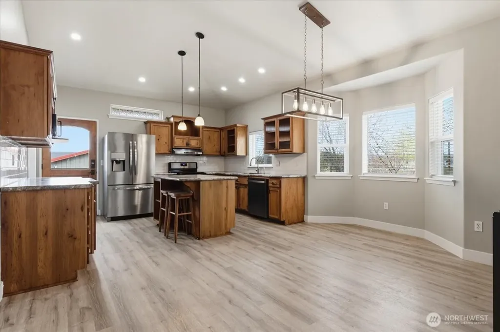 55676 Bay Area Dr NE Electric City WA 99123