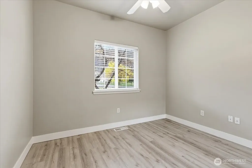 55676 Bay Area Dr NE Electric City WA 99123
