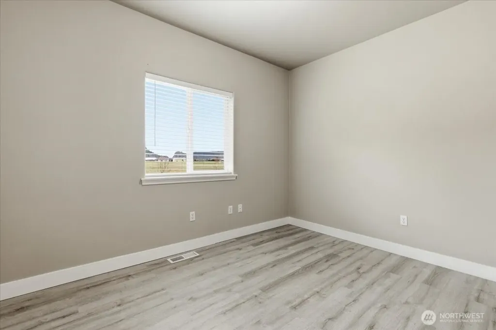 55676 Bay Area Dr NE Electric City WA 99123