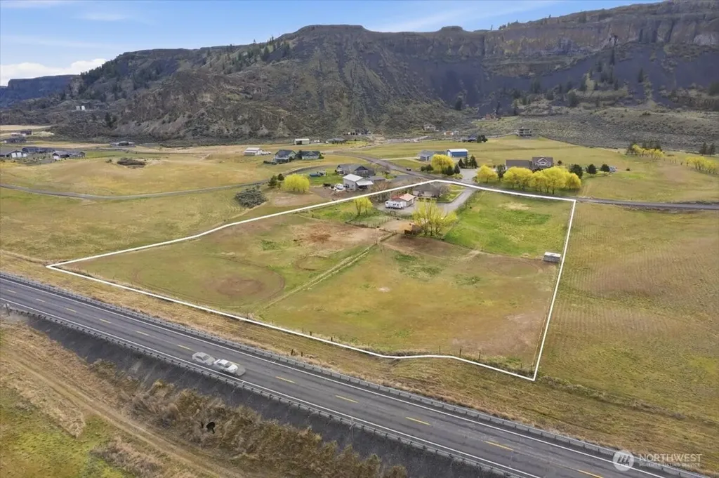 55676 Bay Area Dr NE Electric City WA 99123