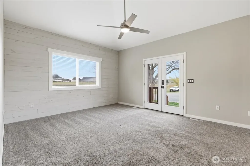 55676 Bay Area Dr NE Electric City WA 99123