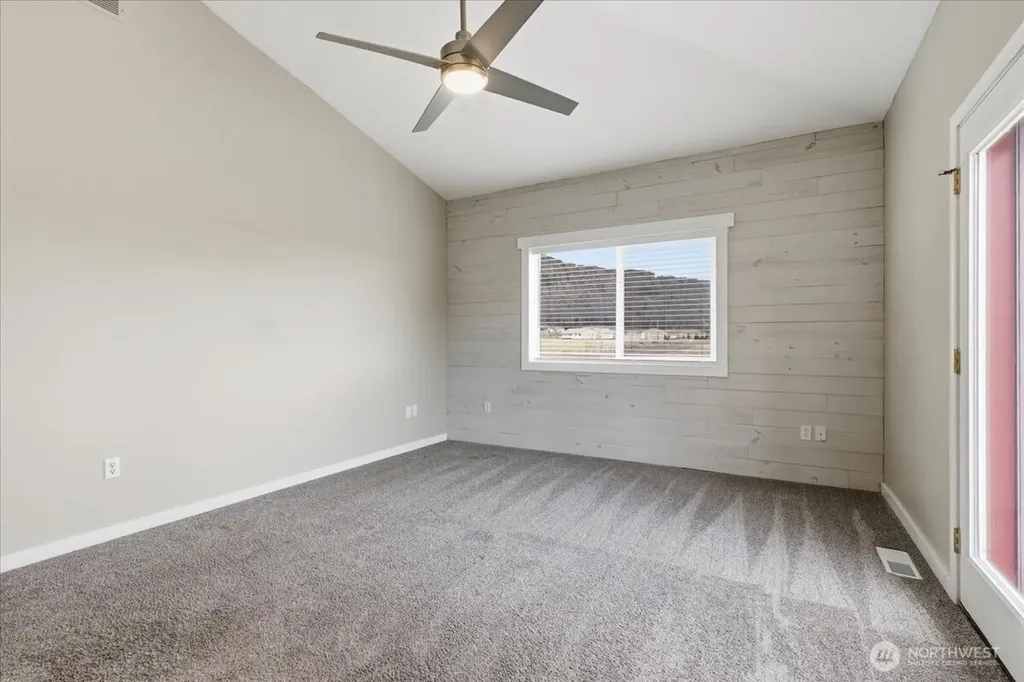 55676 Bay Area Dr NE Electric City WA 99123