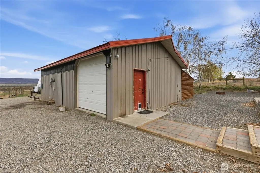 55676 Bay Area Dr NE Electric City WA 99123