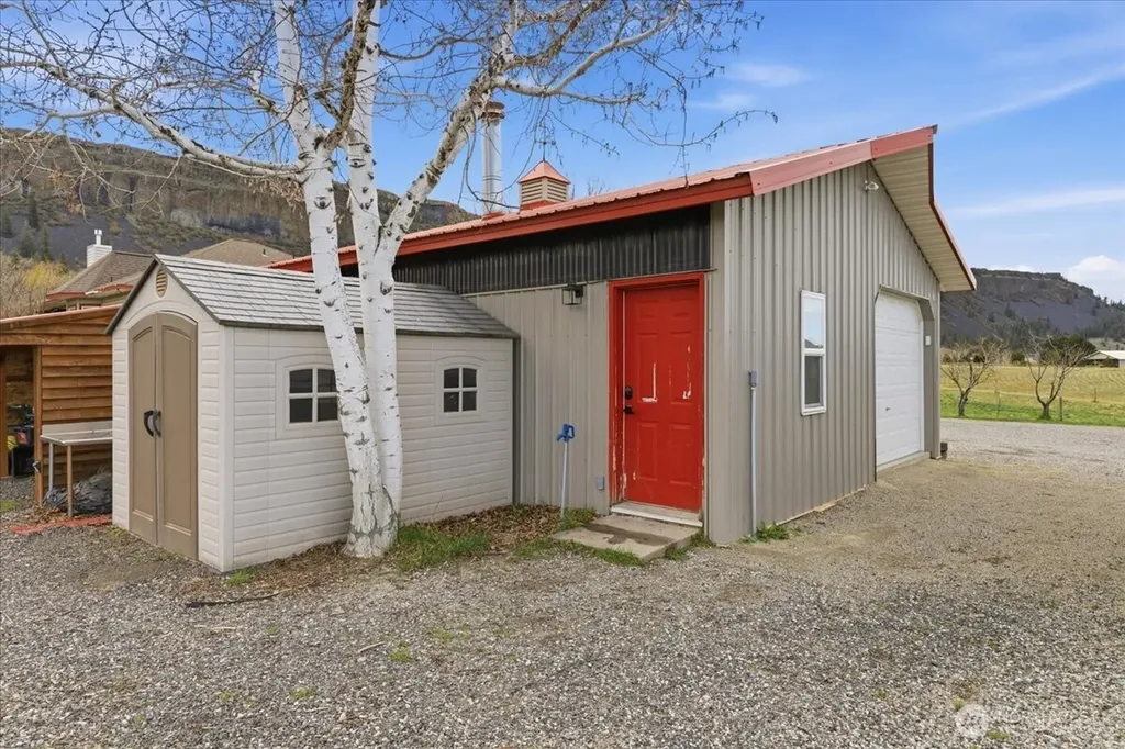 55676 Bay Area Dr NE Electric City WA 99123