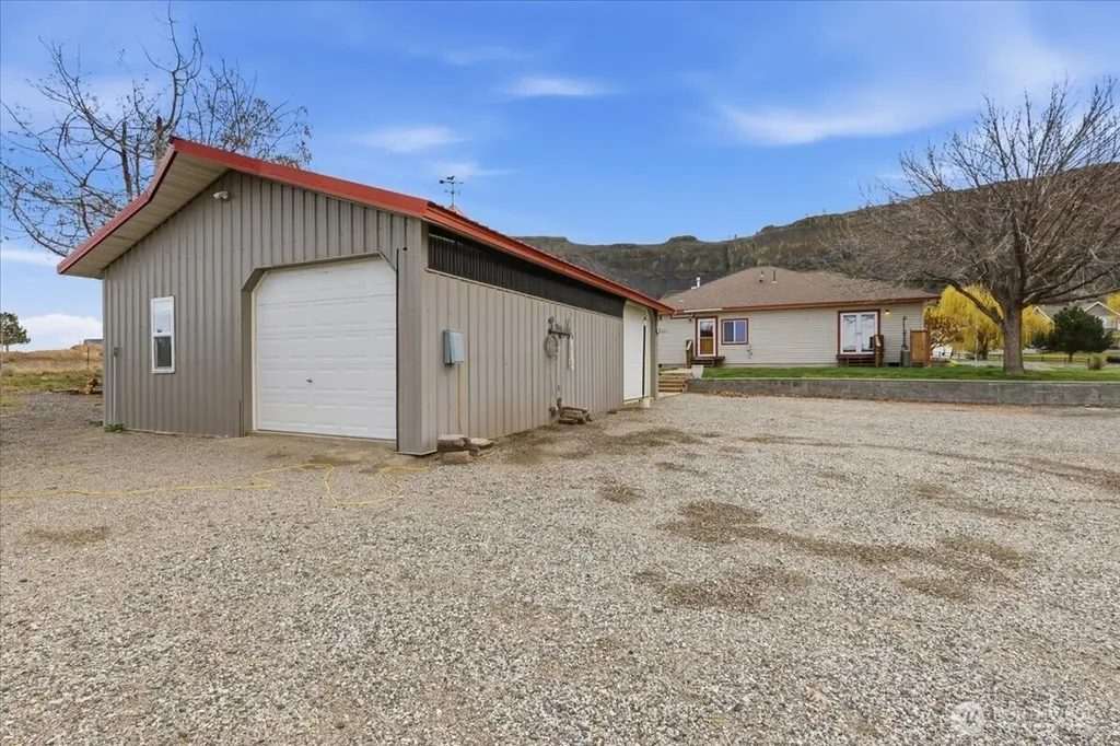 55676 Bay Area Dr NE Electric City WA 99123