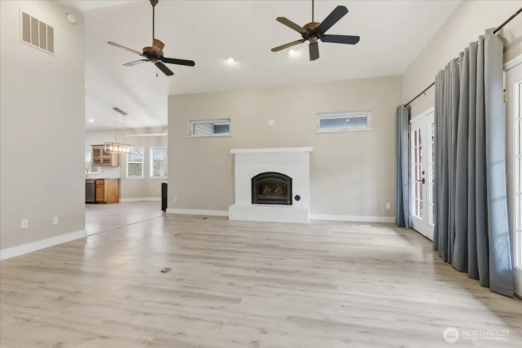 55676 Bay Area Dr NE Electric City WA 99123