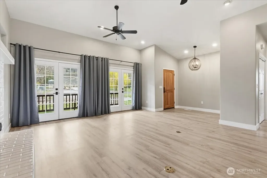 55676 Bay Area Dr NE Electric City WA 99123