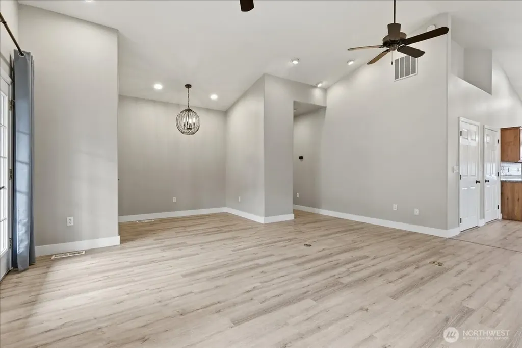 55676 Bay Area Dr NE Electric City WA 99123
