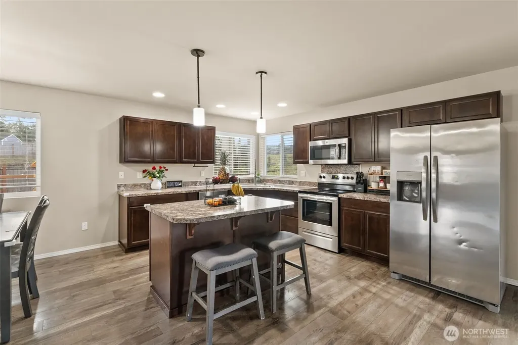 114 Lillian Lane SE Rainier WA 98576