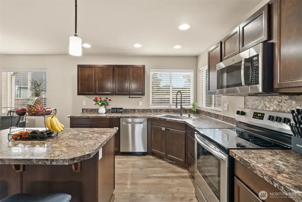 114 Lillian Lane SE Rainier WA 98576