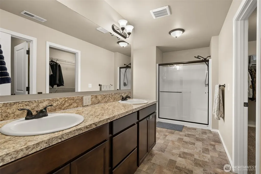 114 Lillian Lane SE Rainier WA 98576