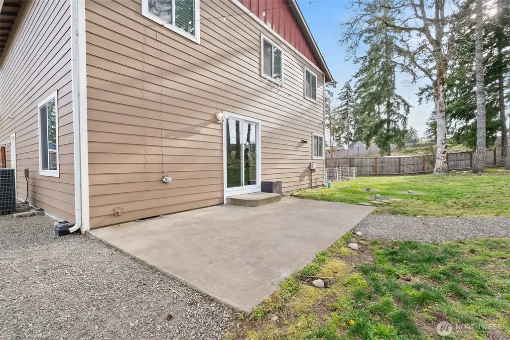114 Lillian Lane SE Rainier WA 98576