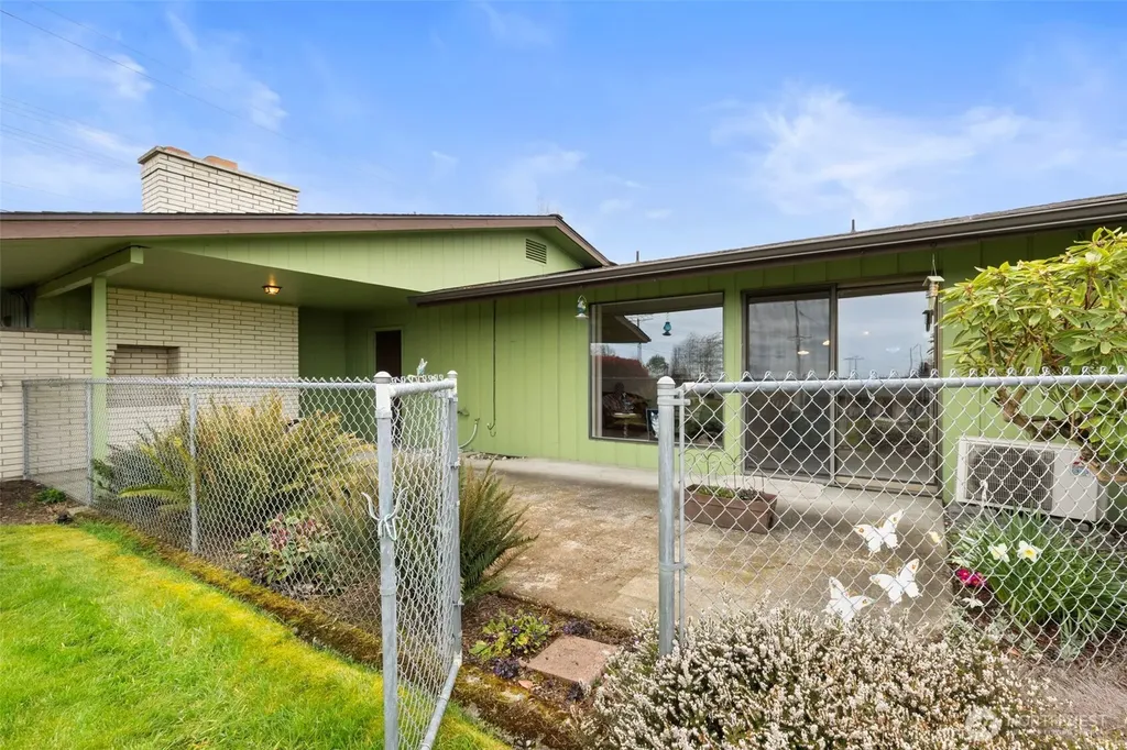 1301 S 3rd Avenue Sequim WA 98382