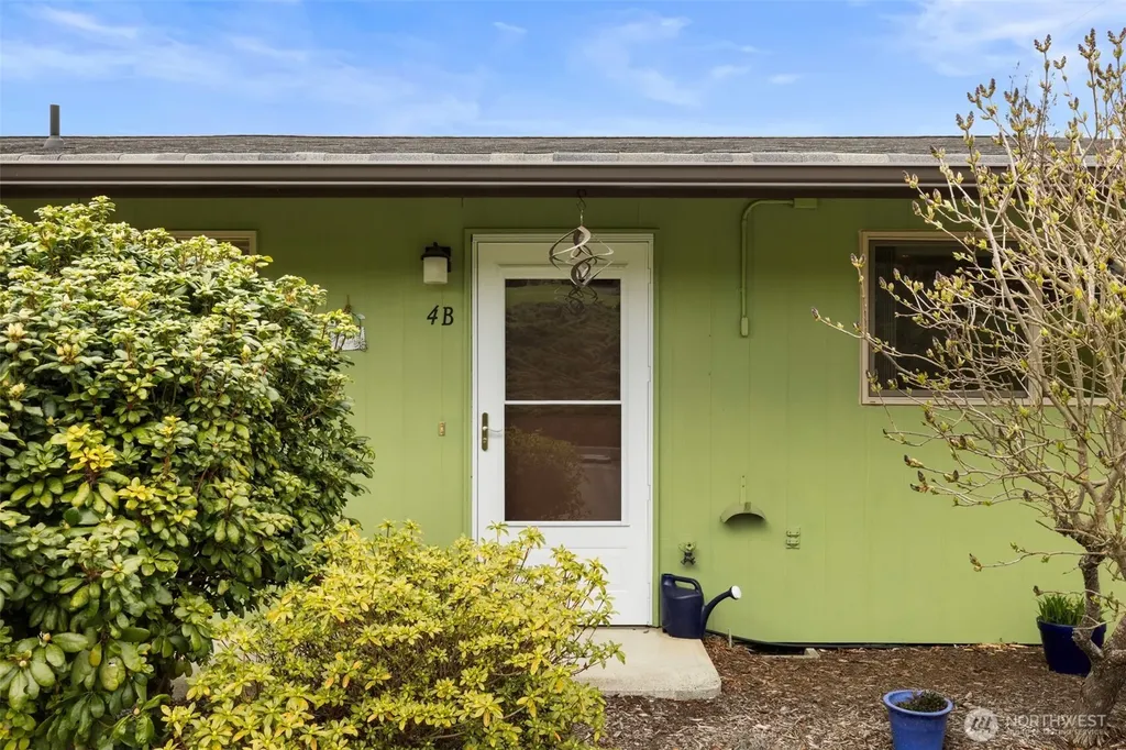 1301 S 3rd Avenue Sequim WA 98382