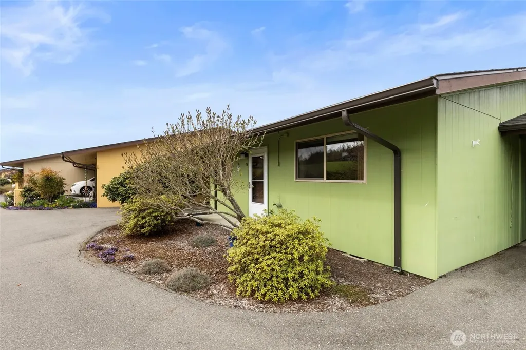 1301 S 3rd Avenue Sequim WA 98382