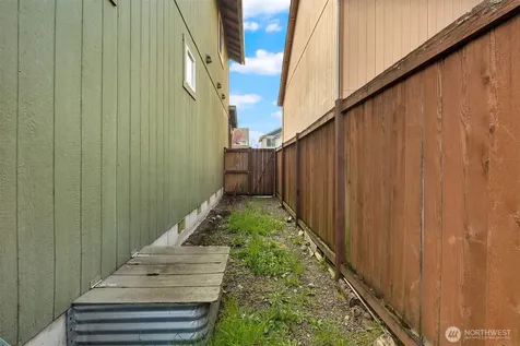 17915 25th Avenue E Tacoma WA 98445