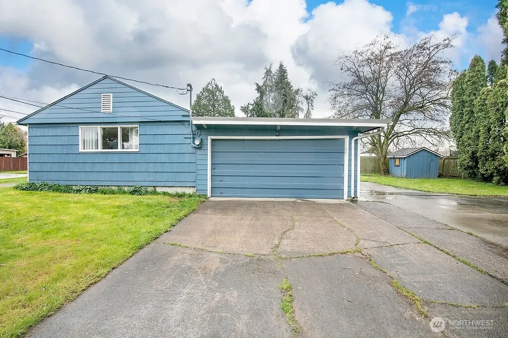 1925 28th Longview WA 98632