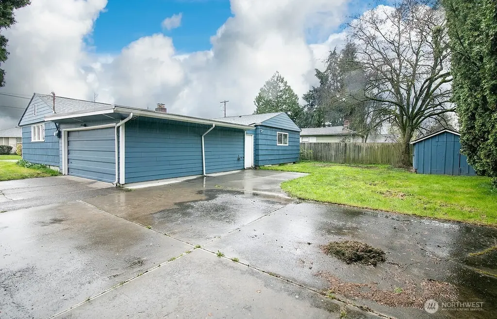 1925 28th Longview WA 98632