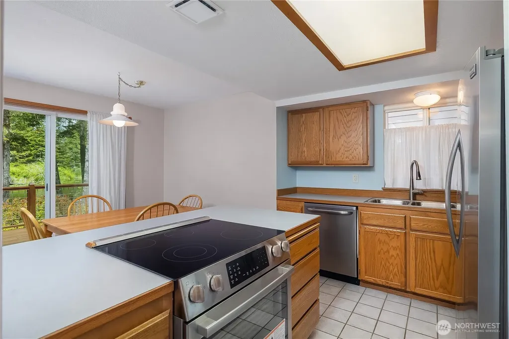 1051 E Ballantrae Drive Shelton WA 98584