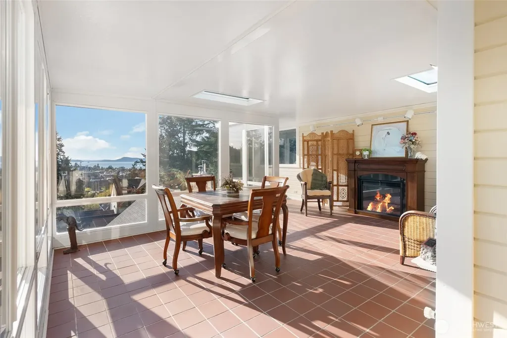 303 7th Street Anacortes WA 98221