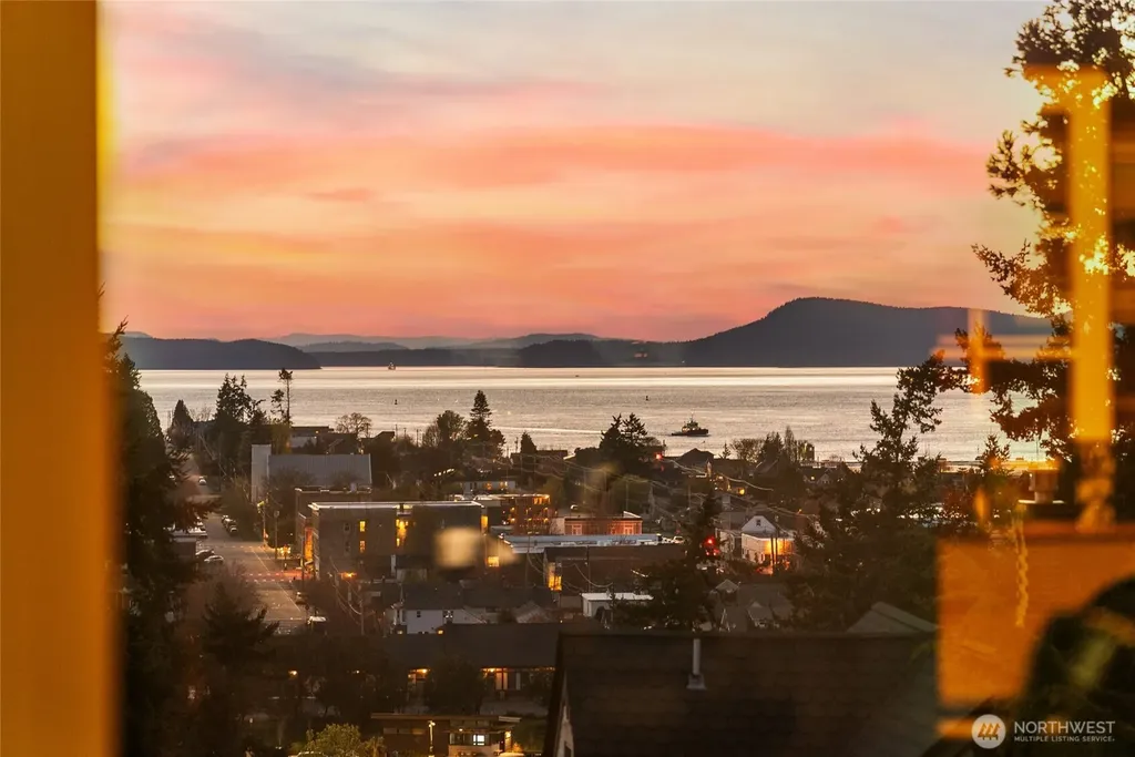303 7th Street Anacortes WA 98221