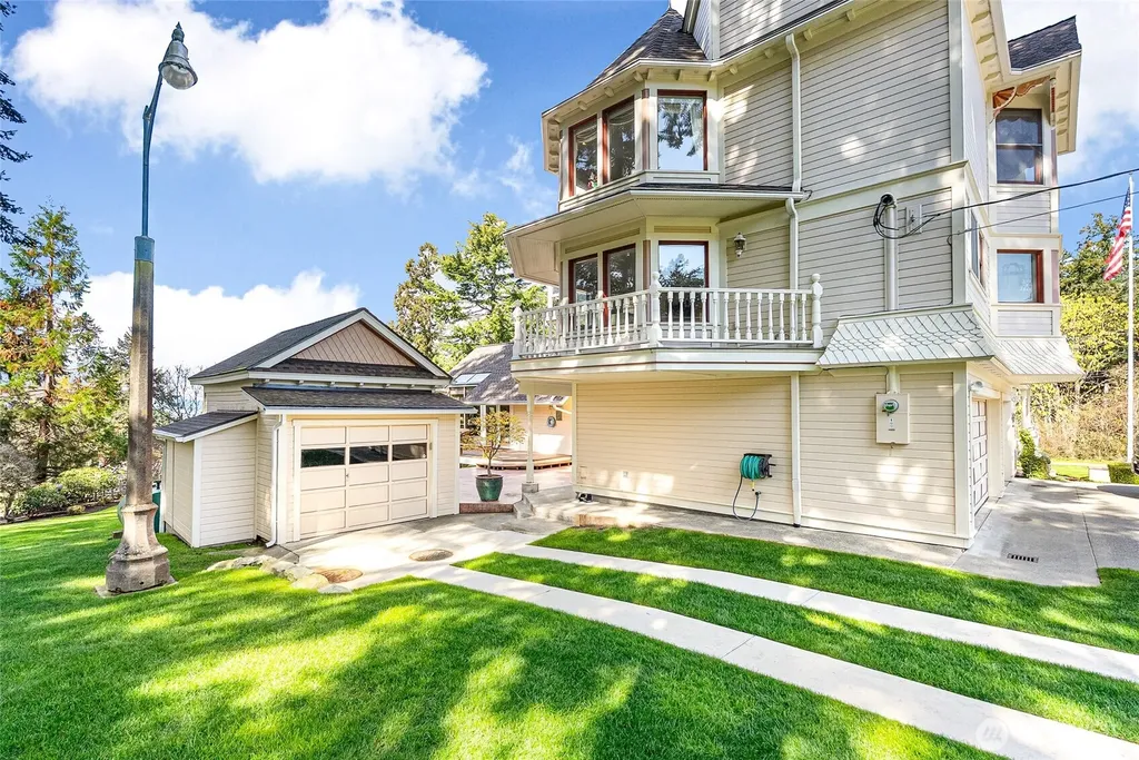 303 7th Street Anacortes WA 98221