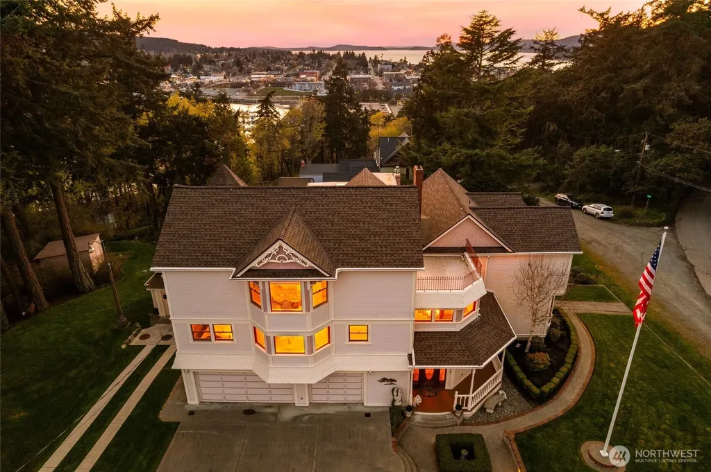 303 7th Street Anacortes WA 98221