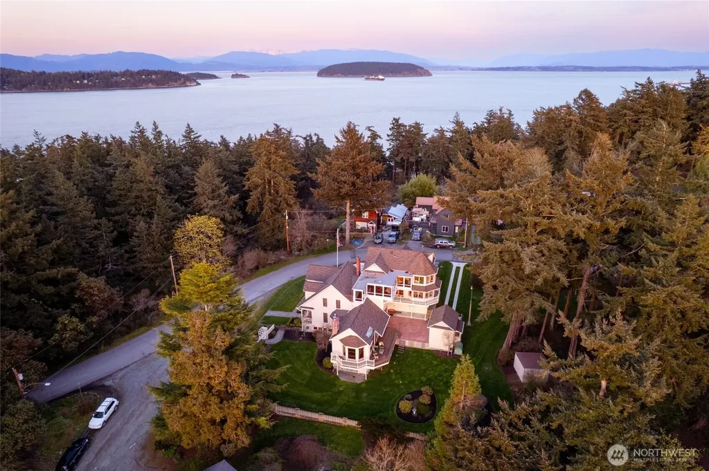 303 7th Street Anacortes WA 98221
