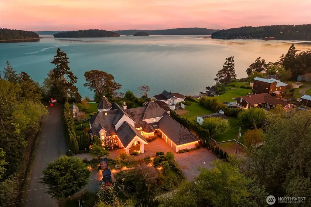 8480 Thompson Beach Road Anacortes WA 98221