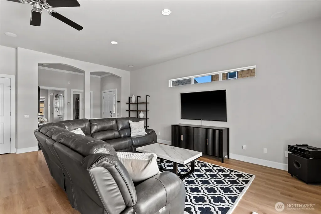 23496 Sunserra Loop NW Quincy WA 98848