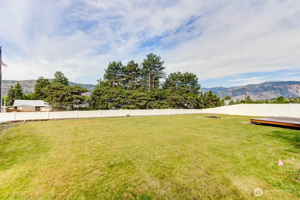 27 Jonagold Lane Manson WA 98831