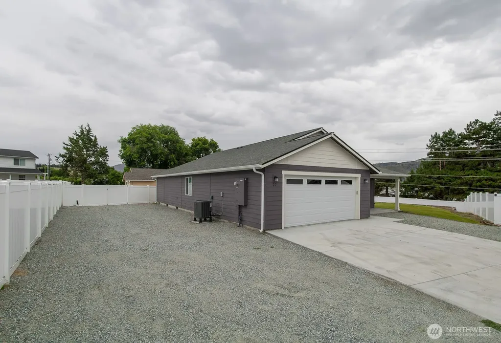 27 Jonagold Lane Manson WA 98831